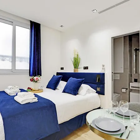 Ideally Located In The Heart Of Parigi